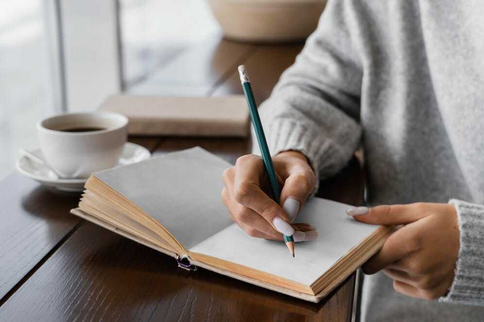 The Bullet Journal Method offers a flexible and creative approach to organizing your life, empowering you to manage tasks, goals, and ideas in a personalized and efficient manner. 